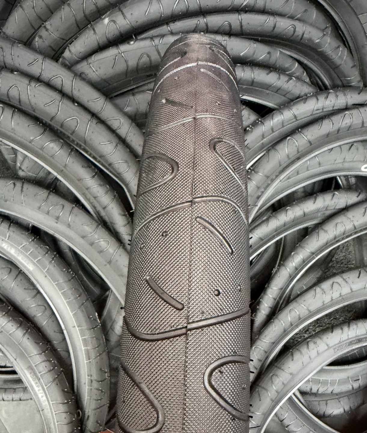 Qonquer Pisteras (CHINAS TIPO MAXXIS ) (UND)